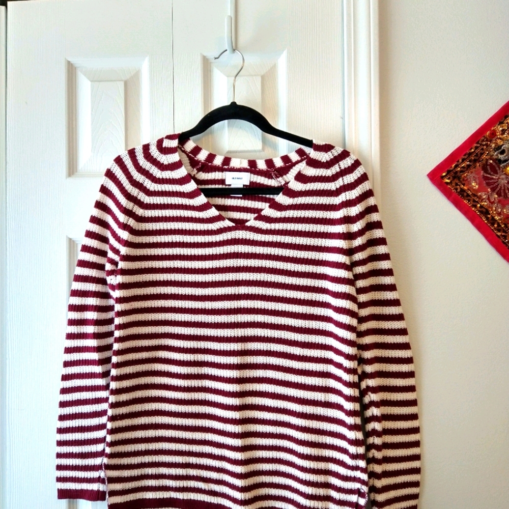 Old navy white and maroon striped v-neck sweater
